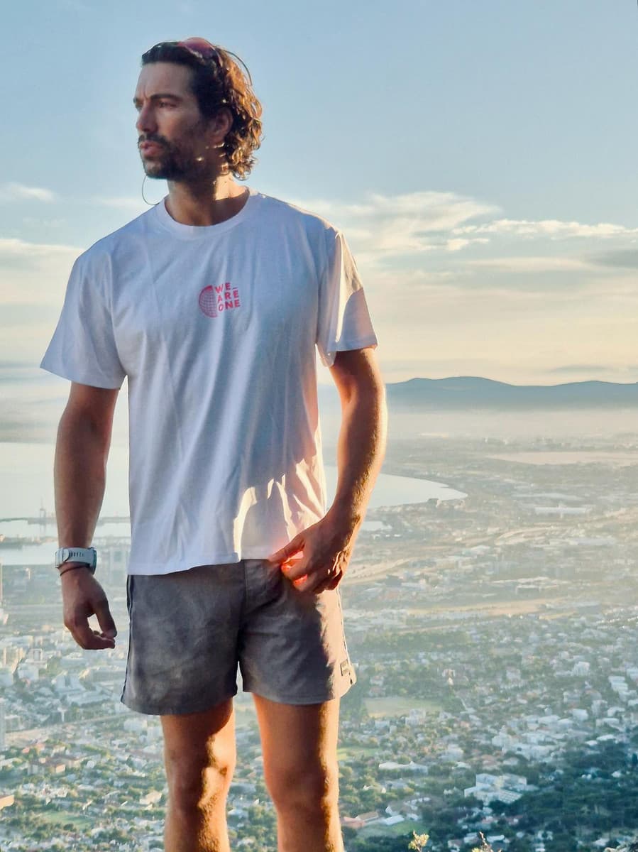 Shirt WE ARE ONE Light